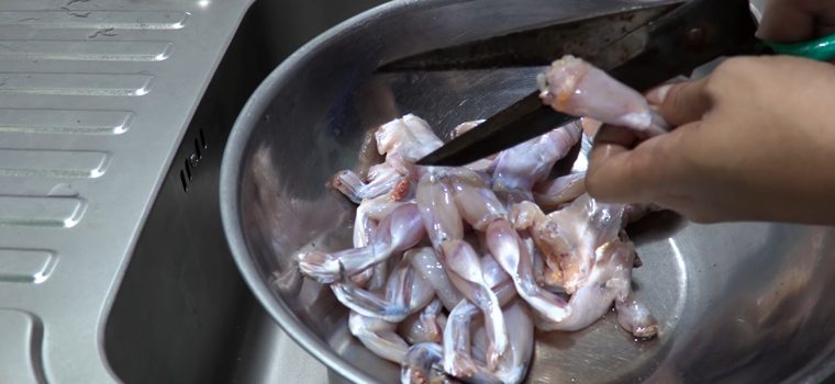 Step 1 Prepare the Ingredients for Stir-Fried Frog with Lemongrass and Chili