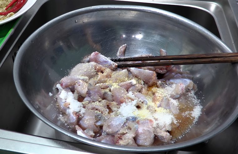 Step 2 Marinate the Frogs for Stir-Fried Frog with Lemongrass and Chili