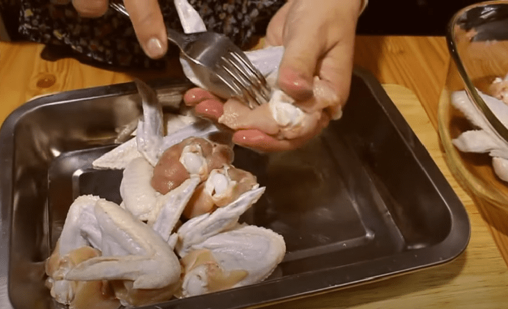 Step 1 Prepare the ingredients for Garlic Butter Fried Chicken