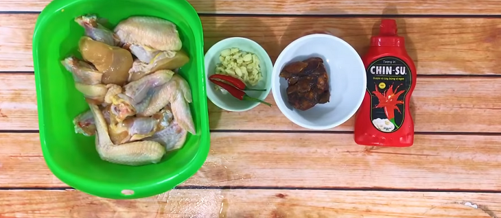 Ingredients for fried chicken with garlic butter and fried chicken with tamarind sauce