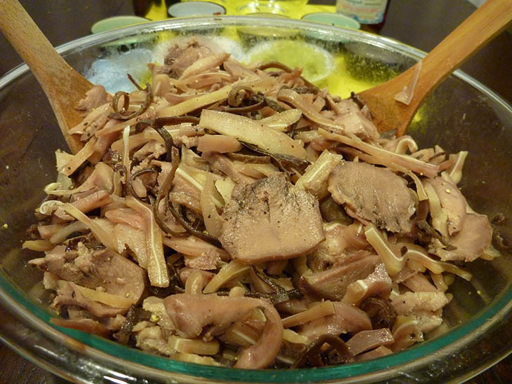 Step 3 Stir-fry the meat for Northern-style Gio Thu