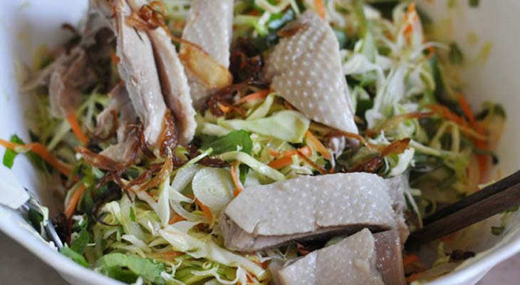 Step 4 Mix the salad How to make banana flower duck salad, onion