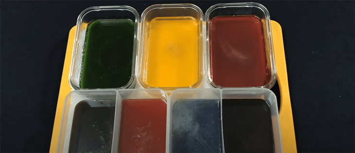 Step 3 Pouring the Fruit Jelly into Molds