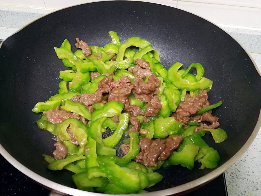 Step 2 Stir-fry bitter melon with beef Bitter Melon Stir-fried with Beef