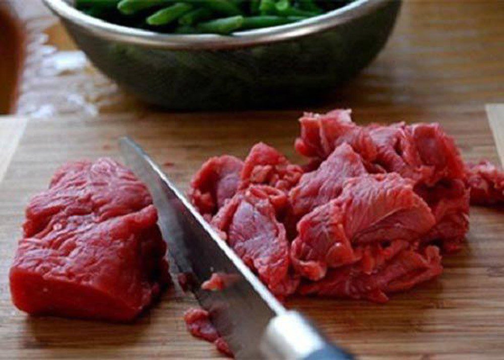 Step 1 Prepare beef and bitter melon Bitter Melon Stir-fried with Beef