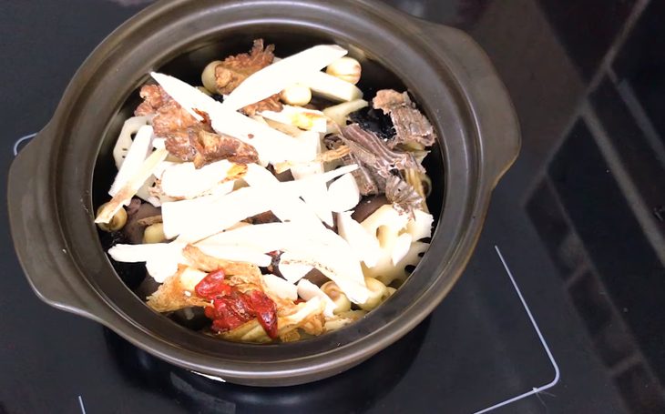 Step 2 Stew the beef tail Beef Tail Stewed with Traditional Medicine