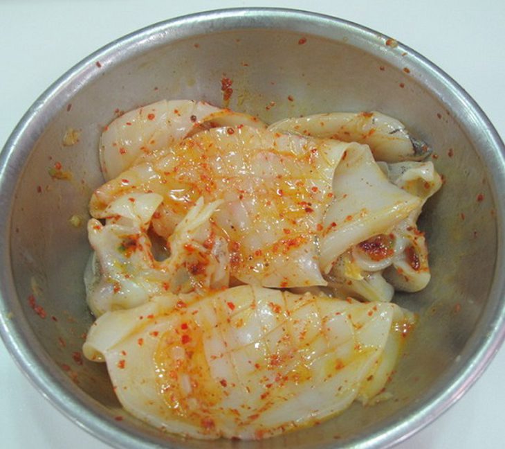 Step 3 Marinate the squid Grilled Squid with Chili Salt