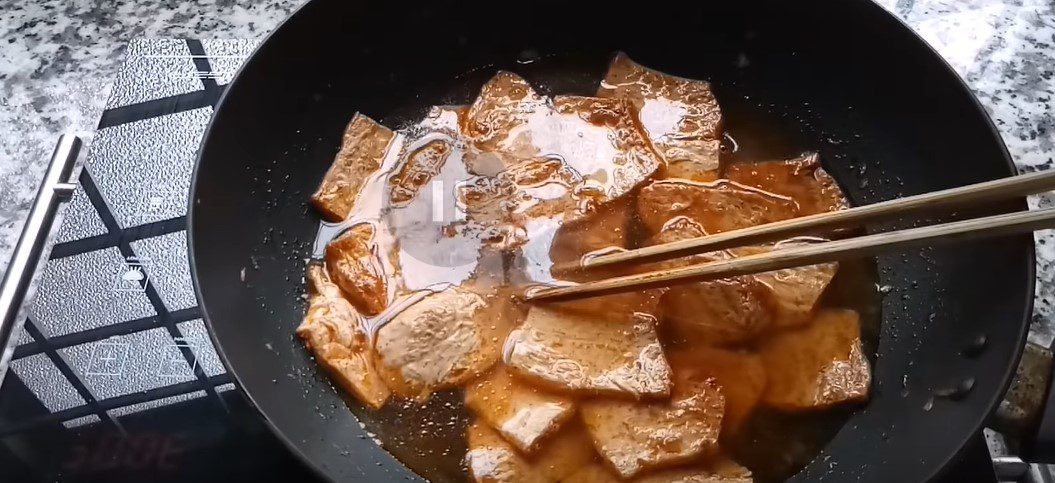 Step 2 Proceed to braise the ribs Vegetarian ribs braised in coconut water