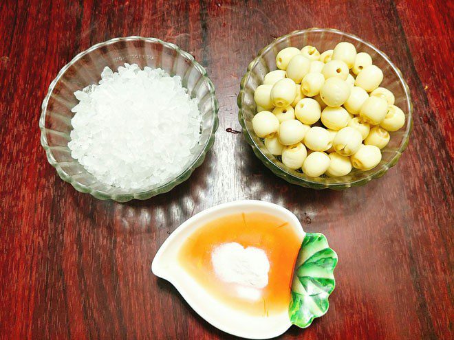 Ingredients for fresh lotus seed jam and dried lotus seed jam