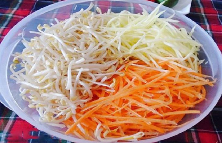 Step 1 Prepare the ingredients for Traditional Sour Banana Flower Salad