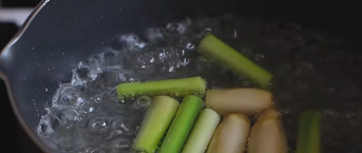 Step 1 Cook lemongrass syrup Lemongrass Chia Seed Lemonade