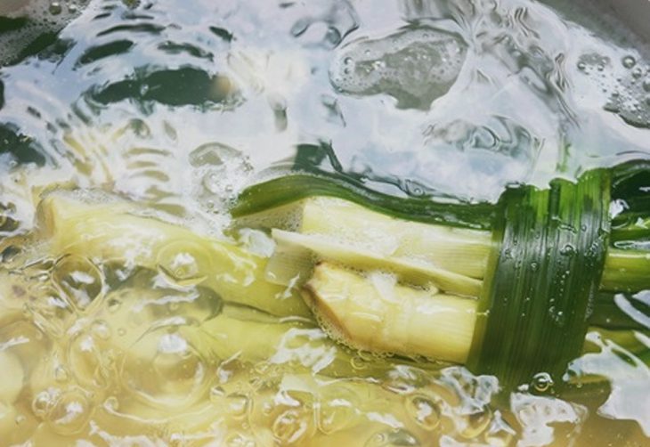 Step 2 Execution of Sugarcane Juice with Water Chestnut and Chia Seeds