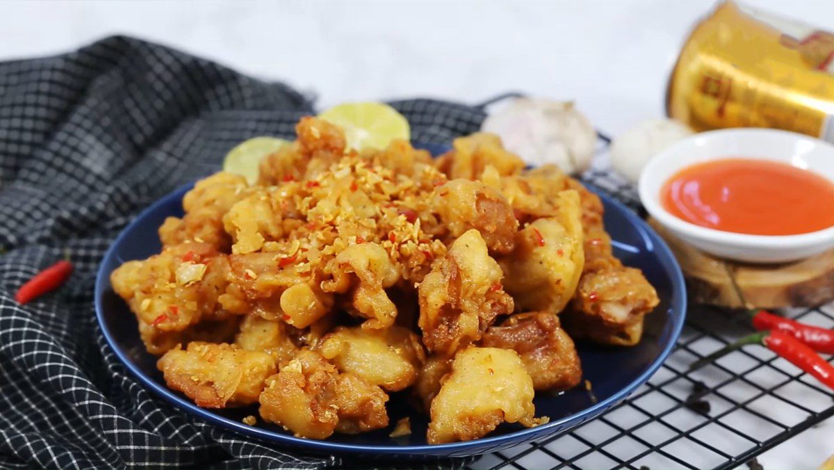 Crispy fried chicken cartilage with garlic butter sauce