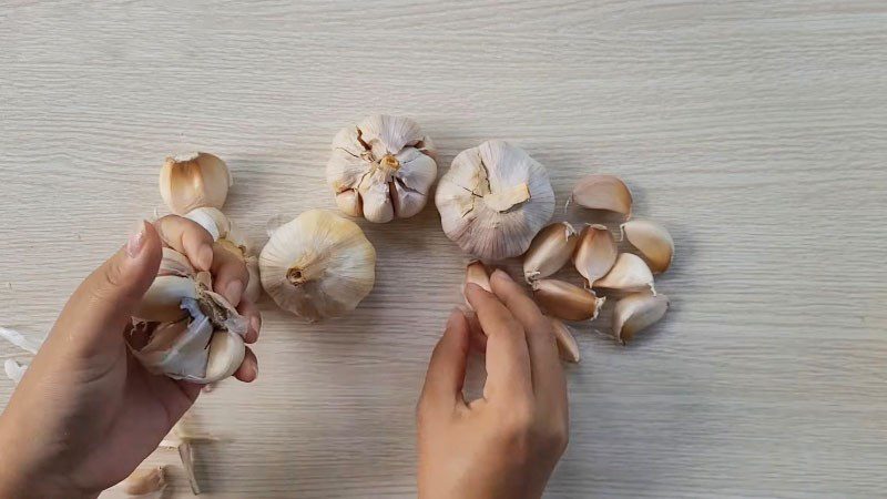 Peel and separate each clove of garlic