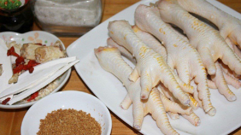 Ingredients for the dish 2 ways to boil chicken feet deliciously and how to prepare the dipping sauce