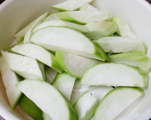 Step 1 Prepare the ingredients for Melon Soup with Straw Mushrooms