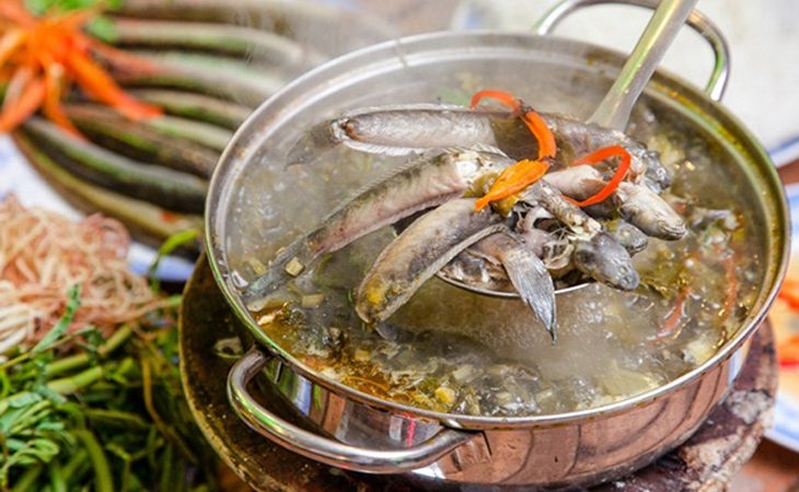 Step 2 Cook the eels for Sour fish hotpot with giang leaves