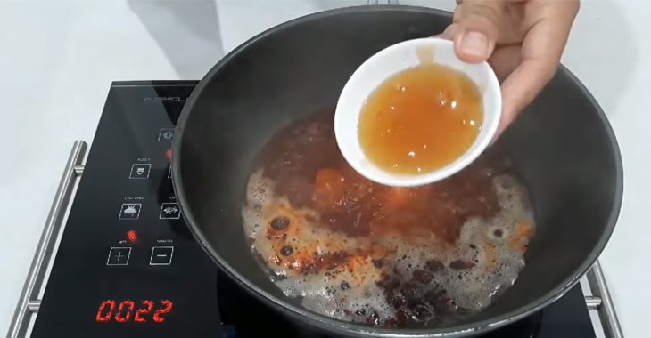 Step 2 Cooking the broth Pig stomach stew