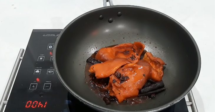 Step 3 Add the stomach and cook Pig stomach stew