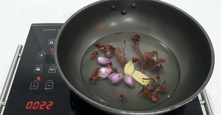 Step 2 Cooking the broth Pig stomach stew