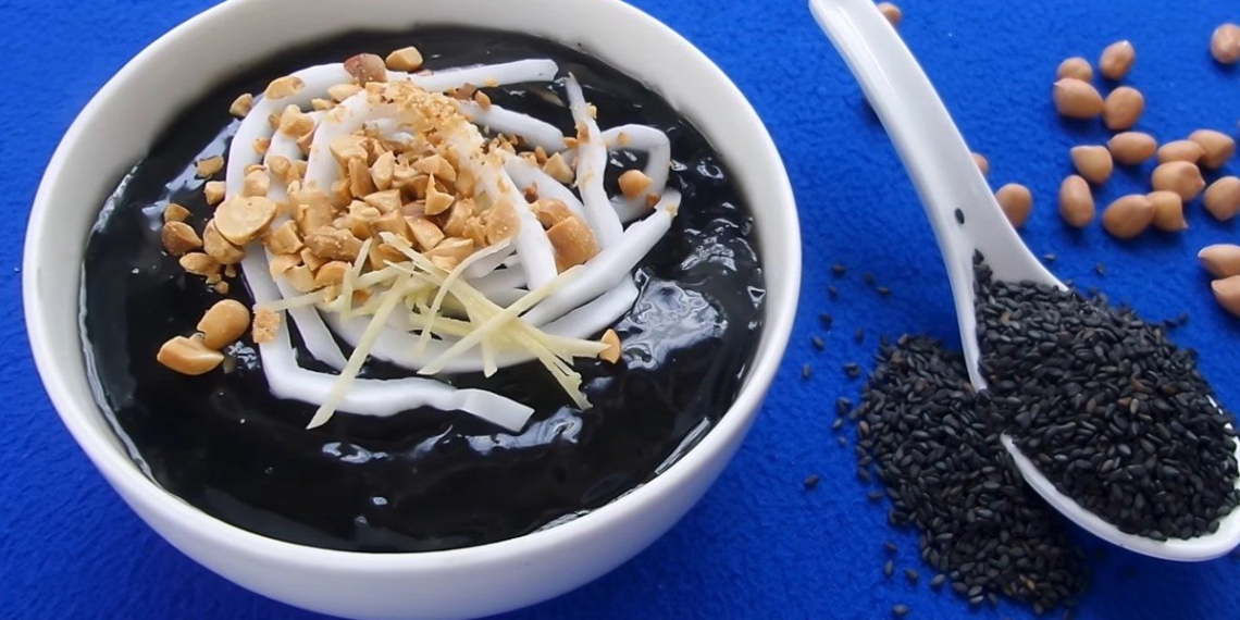 2 ways to cook black sesame porridge with coconut and black sesame porridge with sticky rice 01757