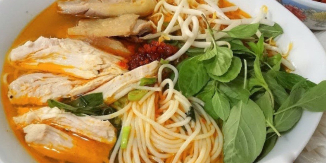 2 ways to cook chicken satay noodle and simple delicious spring roll noodle 01854