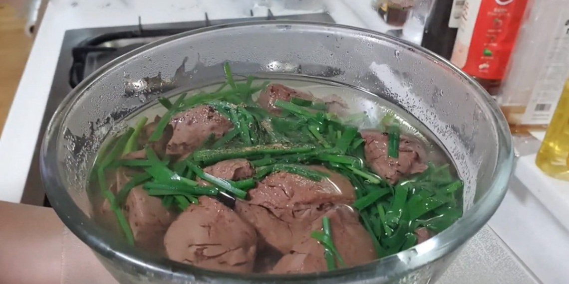 2 ways to cook pork blood soup with herbs and delicious nutritious curry 05689