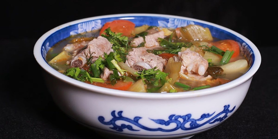 2 ways to cook sour pineapple soup with pork ribs and delicious pork recipe 04583