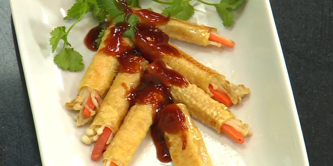 2 ways to make appealing mushroom spring rolls for rice dishes 12057