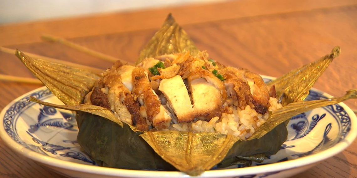 2 ways to make chicken rice with lotus leaves delicious and addictive 11845