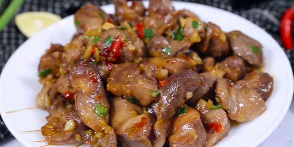 2 ways to make chicken stir fried with garlic and chicken stir fried with sate simple ai 03965