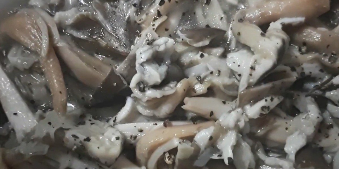 2 ways to make delicious simple garlic and spicy salted mushrooms 08826