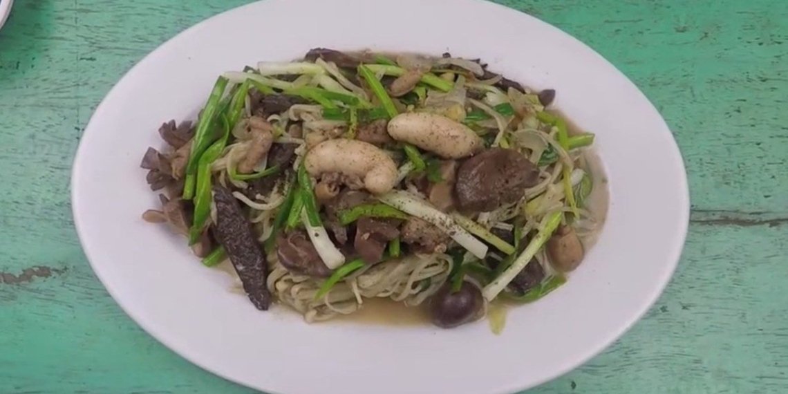 2 ways to make delicious sweet stir fried chicken with mushrooms for the family 08105