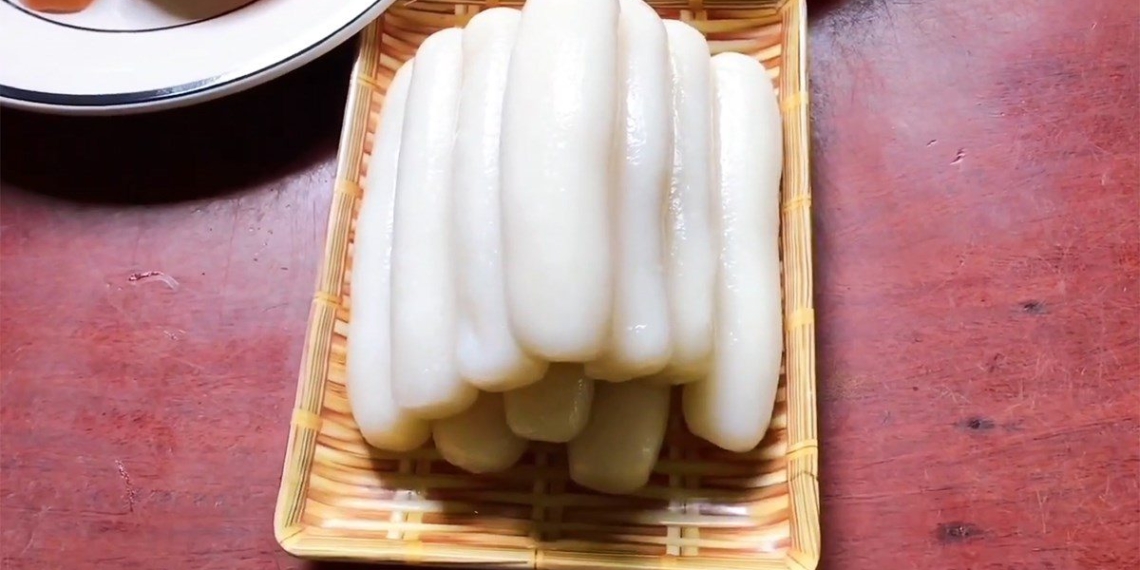 2 ways to make glutinous rice cake with cheesy filling soft fragrant easy to make 10001