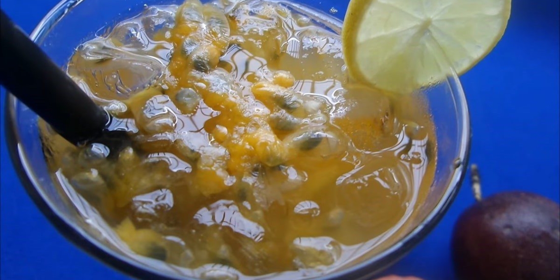 2 ways to make lemon with honey and lemon with chia seeds 09818