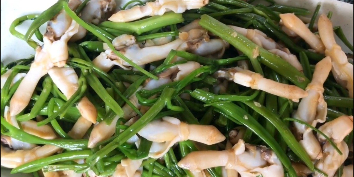 2 ways to make snails stir fried with water spinach deliciously satisfying appealing 07791