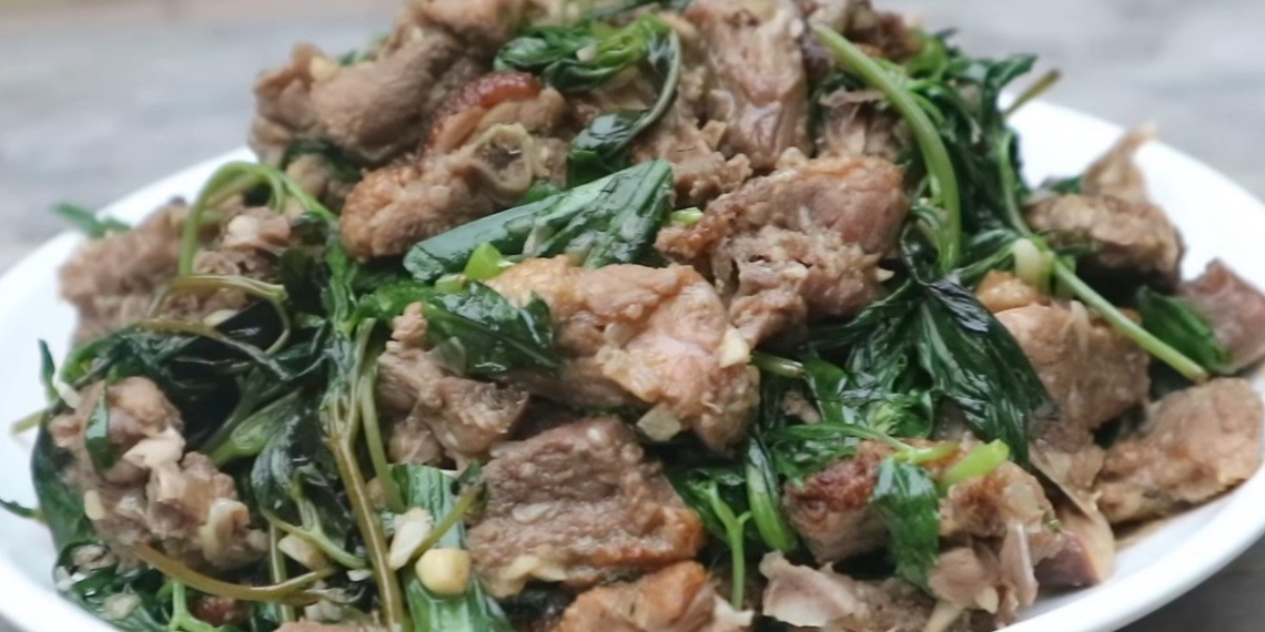 2 ways to make stir fried duck with hung que and ram leaves for a delicious meal 08248