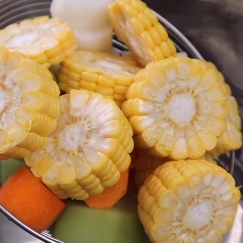 Step 2 Cook the vegetable broth for sour and spicy vegetarian hot pot