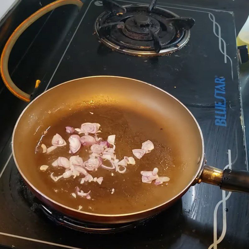 Step 2 Stir-fry rabbit meat for Rabbit Blood Pudding