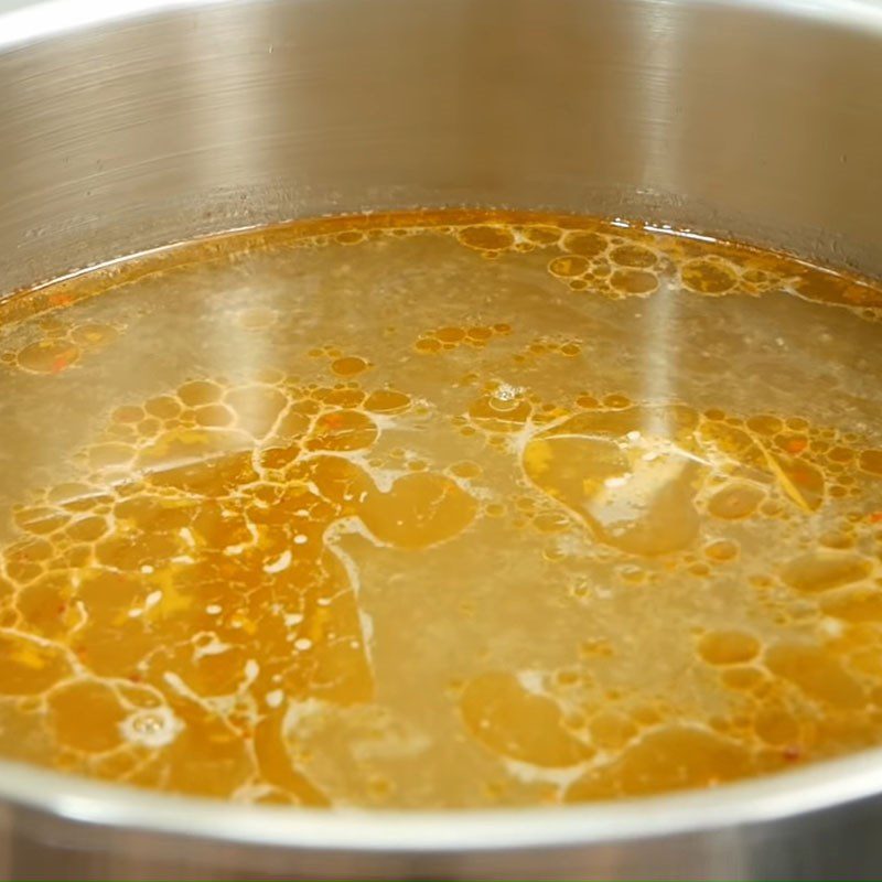 Step 5 Cooking the broth for Bún gỏi dà Sóc Trăng