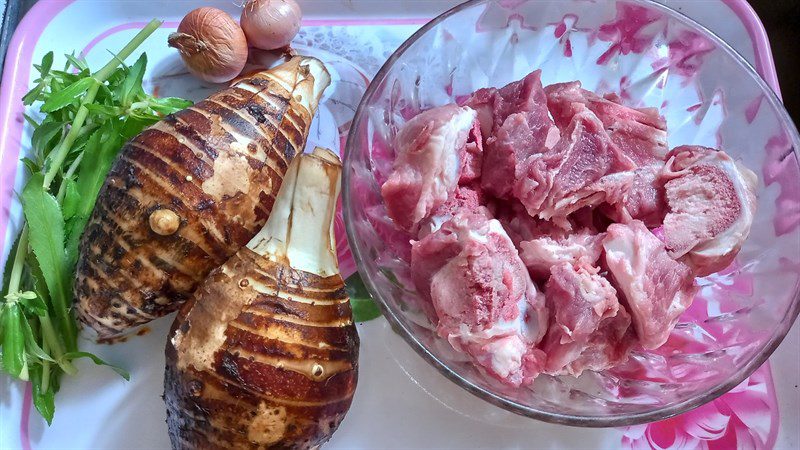 Ingredients for taro soup cooked with bones