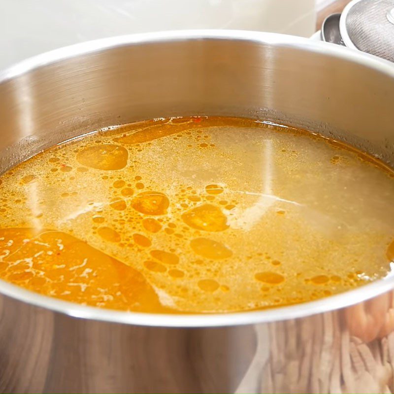 Step 5 Cooking the broth for Bún gỏi dà Sóc Trăng