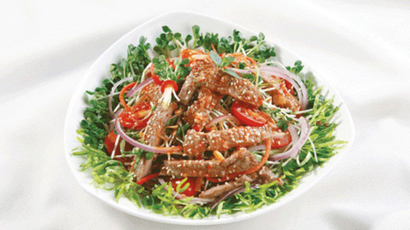 Beef salad with bean sprouts