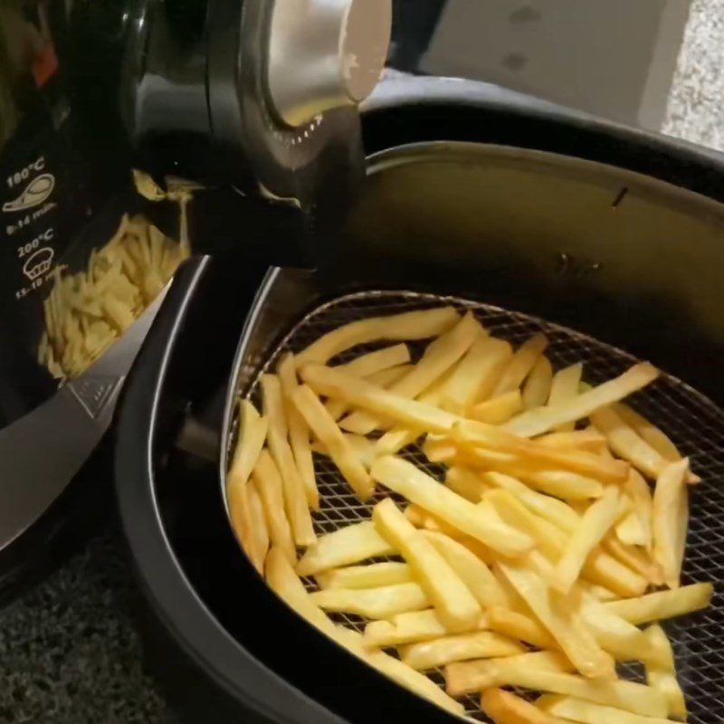 Step 3 Frying Potatoes Fried potatoes using an air fryer