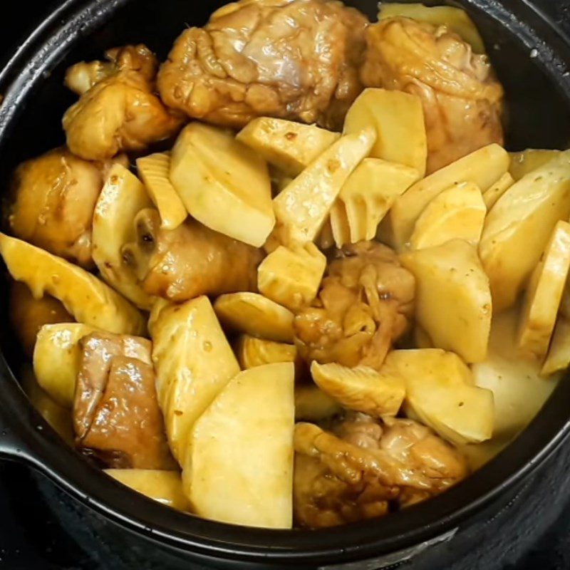 Step 3 Chicken braised with fresh bamboo shoots