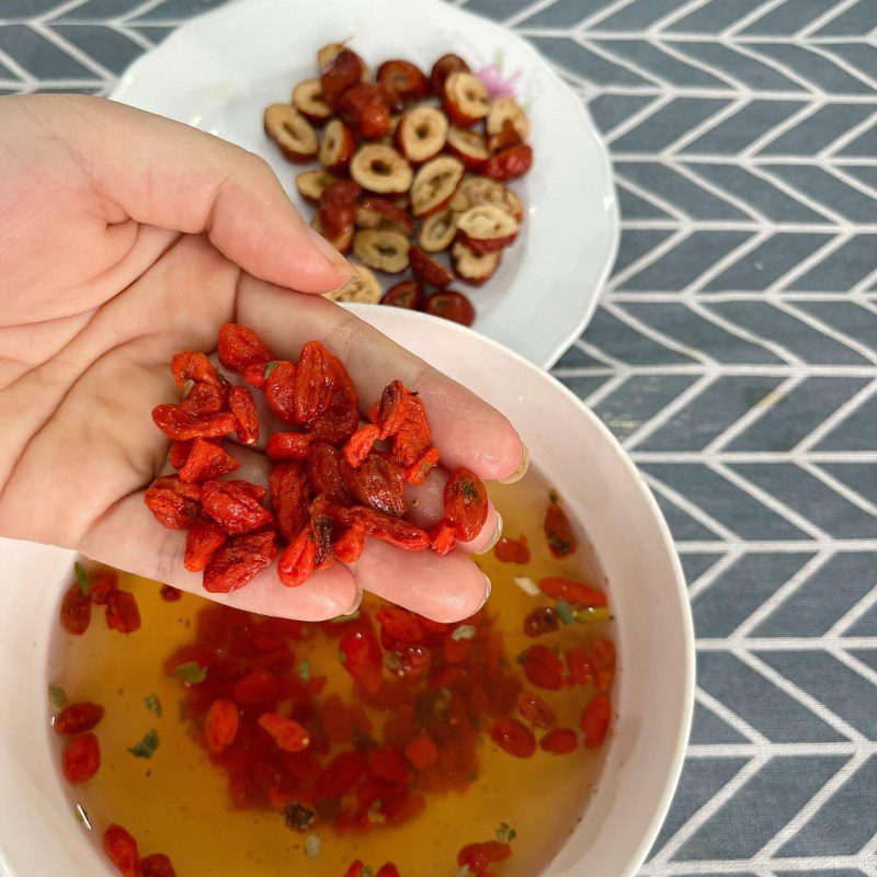 Step 1 Prepare the ingredients for Red Apple Chia Seed Bird's Nest (Recipe shared by users)