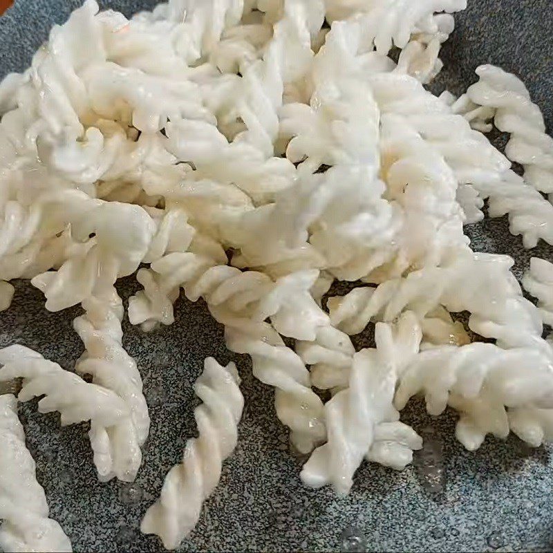 Step 3 Making fried noodles with sugar