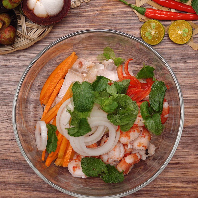 Step 3 Mix the salad Mangosteen Salad with shrimp and meat