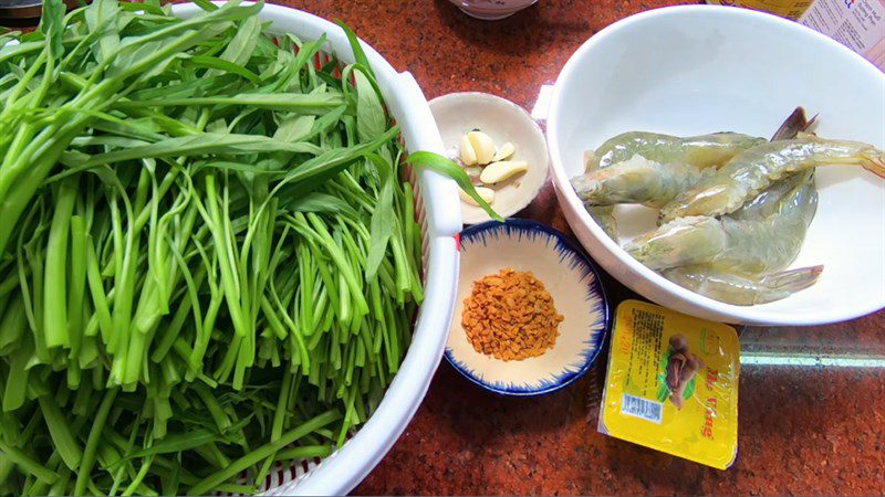 Ingredients for the dish 2 ways to cook water spinach soup