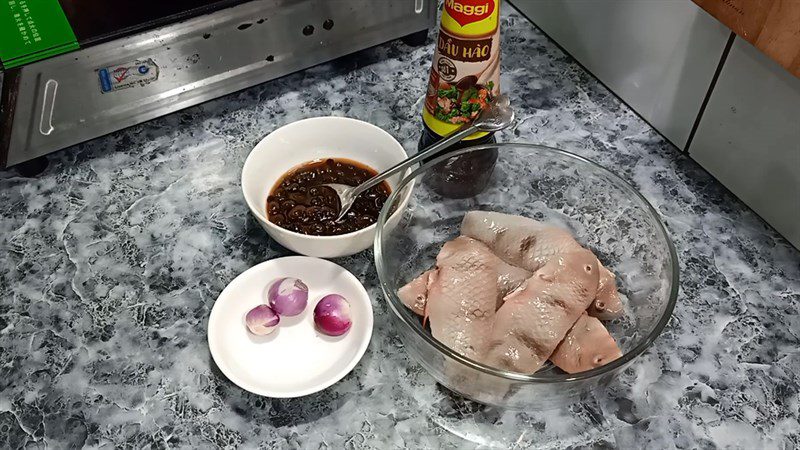 Ingredients for braised wrasse fish with soy sauce